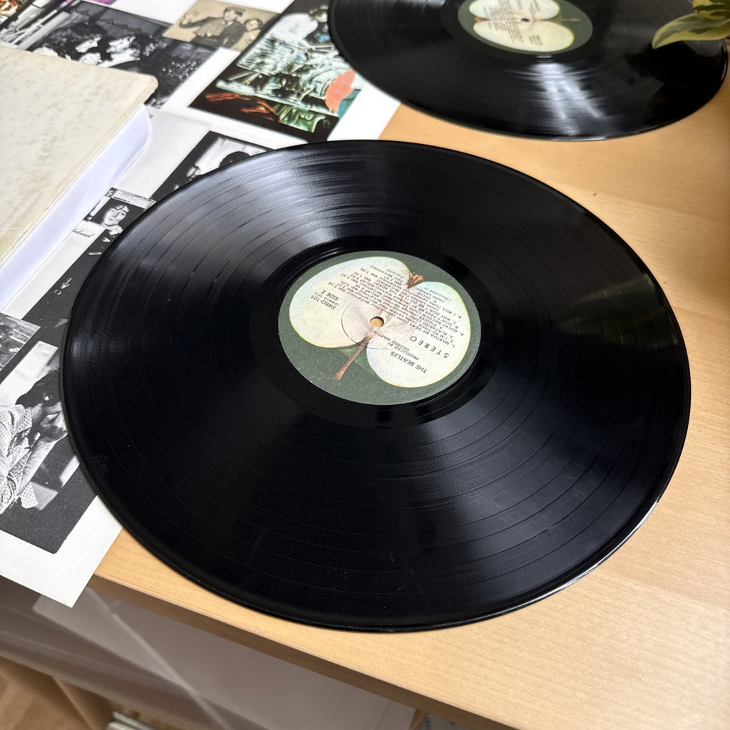 1970s BEATLES White Album APPLE 🍏 2LP + poster & pics Serial #A2303642 US Press