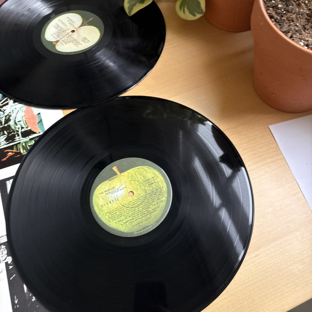 1970s BEATLES White Album APPLE 🍏 2LP + poster & pics Serial #A2303642 US Press