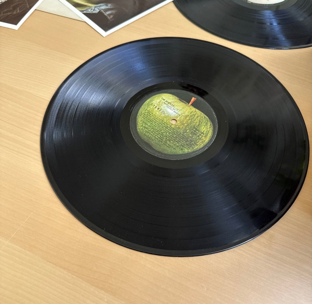 Beatles White Album 1968 US Press 🍏 W/ Original Poster Serial #1361253 + Cards